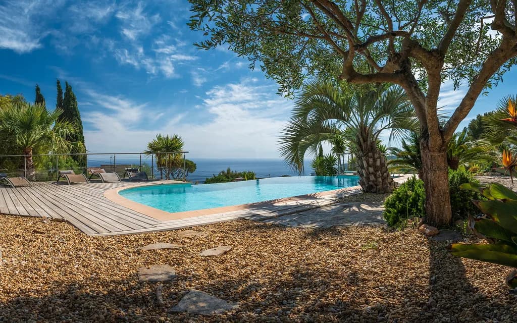 Piscine d'une villa à Carqueiranne